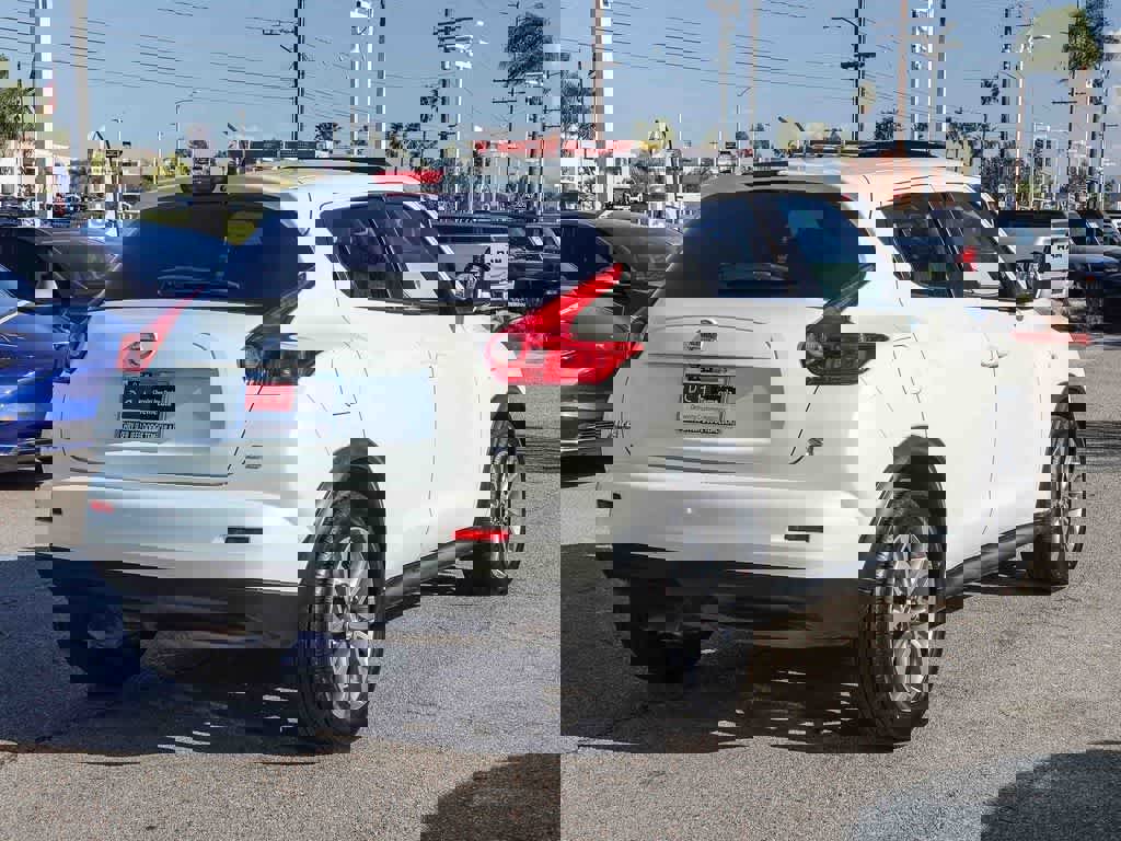 Used 2011 Nissan Juke SL image 4