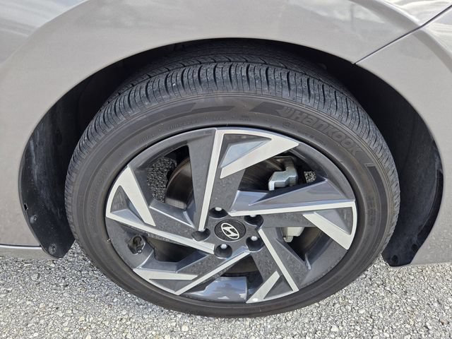 Used 2025 Hyundai Elantra SEL FWD image 9