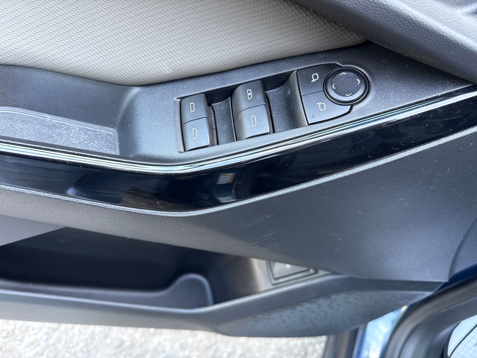 Used 2026 Chevrolet Equinox LT w/ Convenience Package II image 11