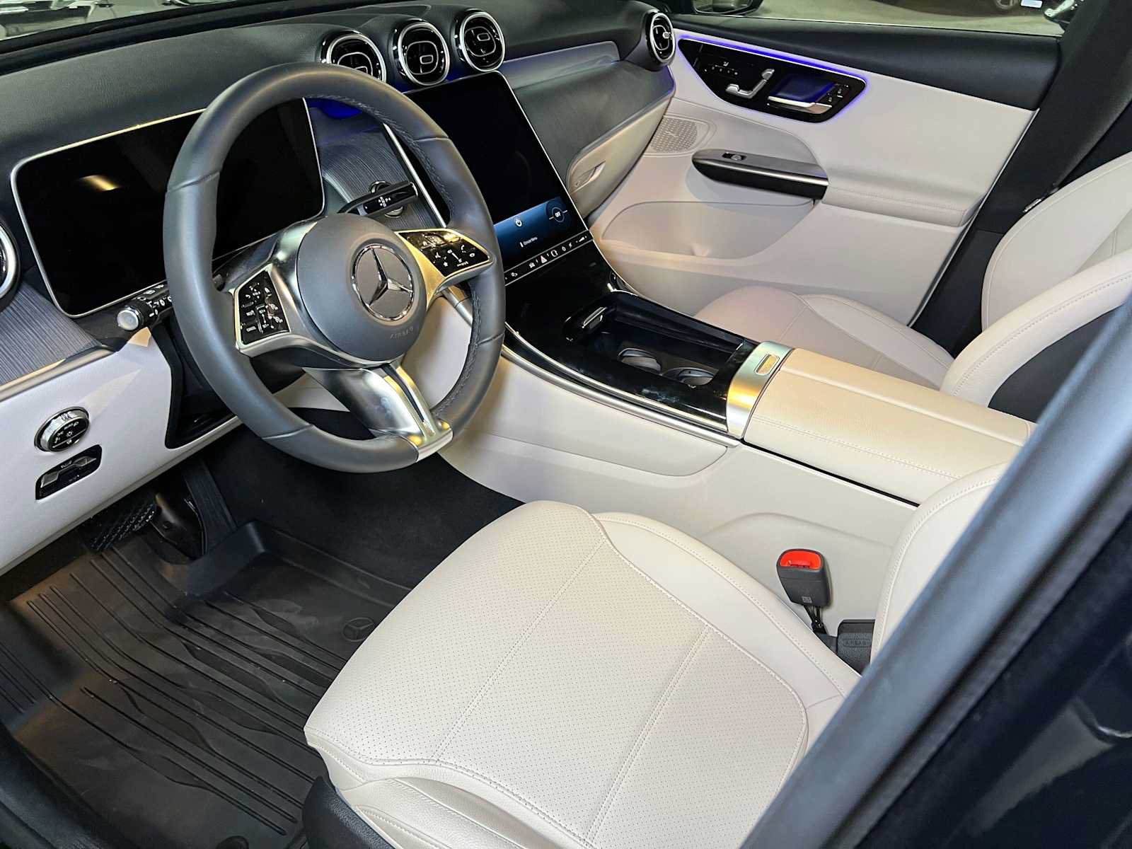 Used 2026 Mercedes-Benz GLC 300 4MATIC image 26