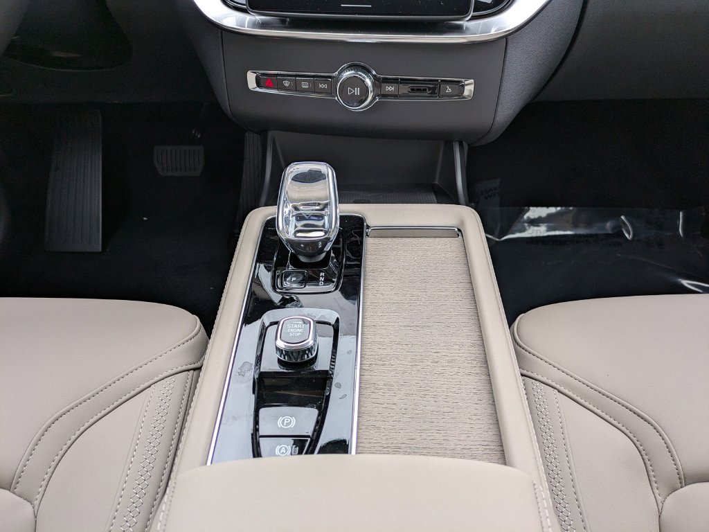 New 2026 Volvo XC90 B6 Plus w/ Protection Package Premier AWD/4WD image 18