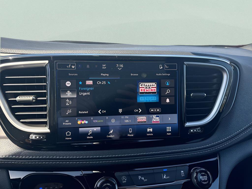 New 2026 Chrysler Pacifica Select FWD image 18