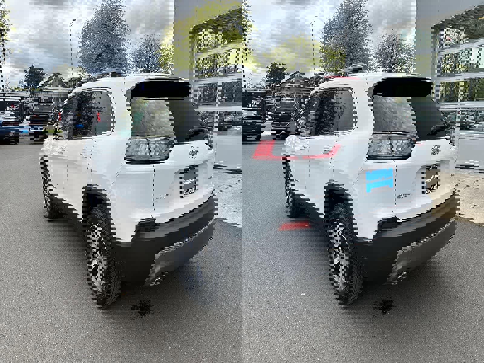 Certified 2022 Jeep Cherokee Limited AWD/4WD image 3