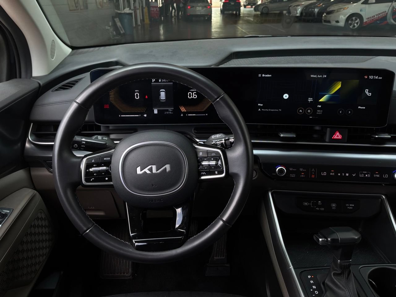 Used 2026 Kia Carnival FWD image 15