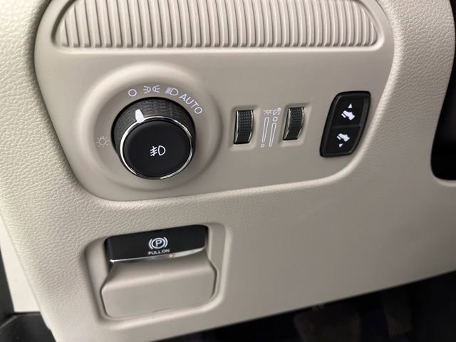 Used 2024 Jeep Wagoneer L Series II w/ Flexible Seating Group image 32