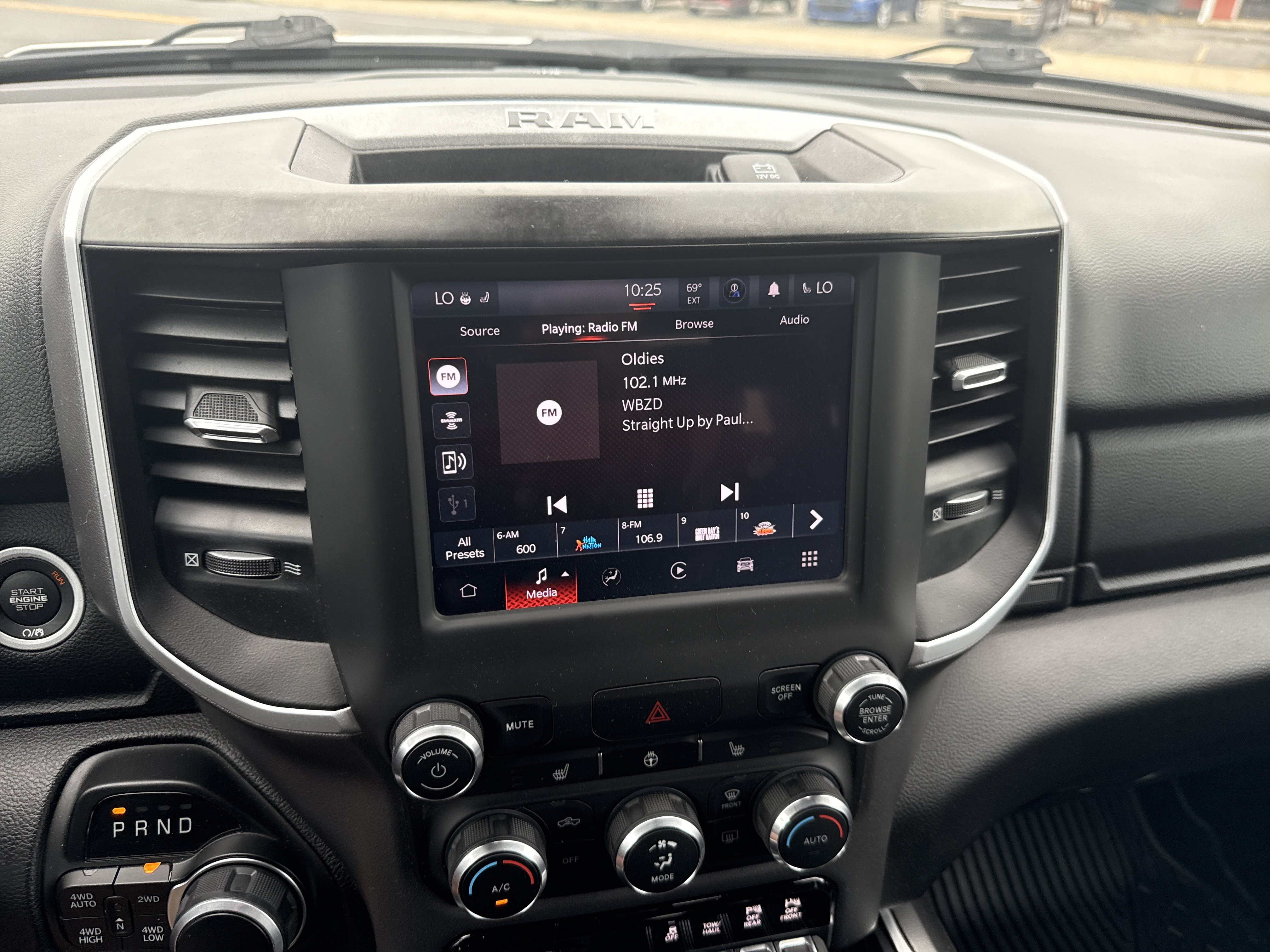 Used 2023 RAM 1500 Big Horn AWD/4WD image 24