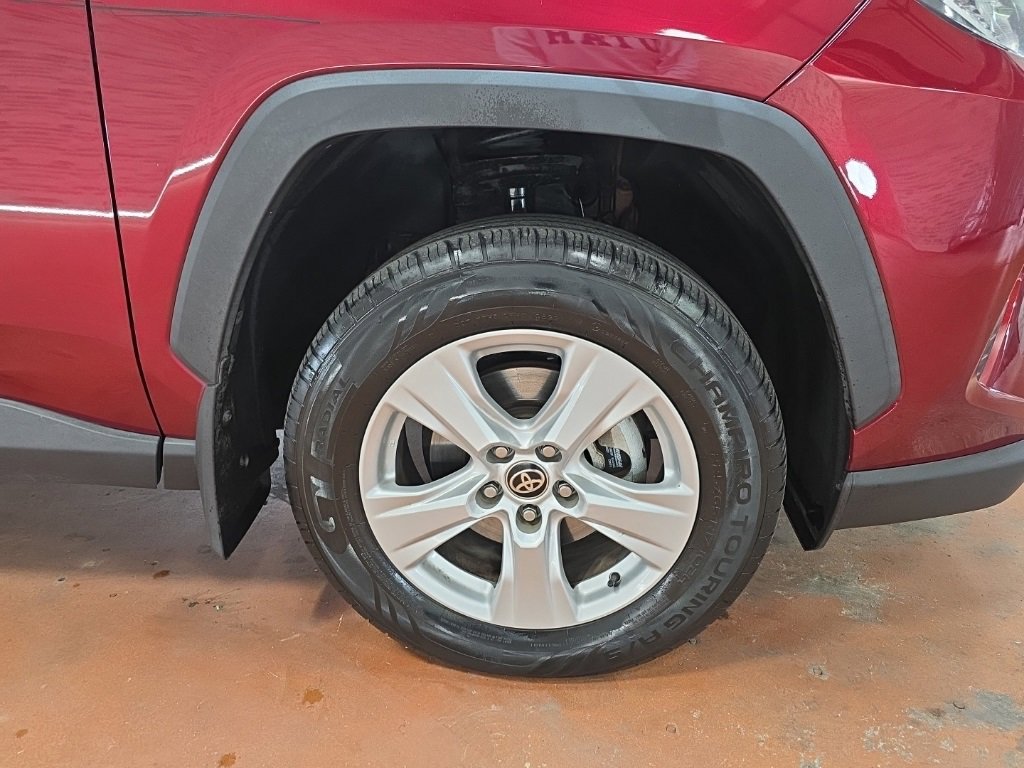 Used 2021 Toyota RAV4 XLE w/ Convenience Package image 8