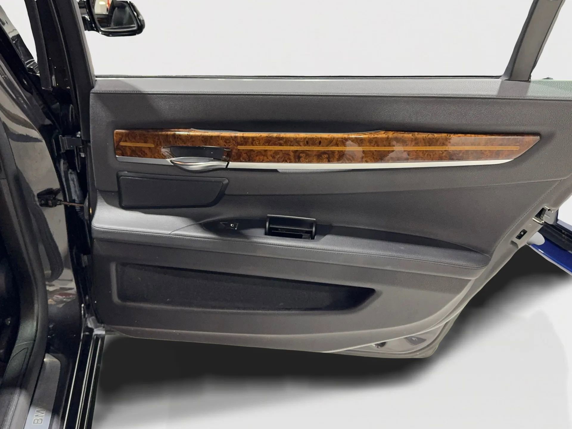 Used 2013 BMW 740Li image 32