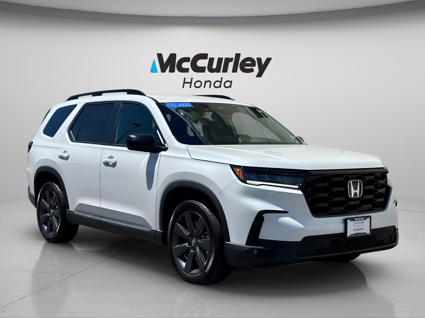 Certified 2025 Honda Pilot Sport image 1
