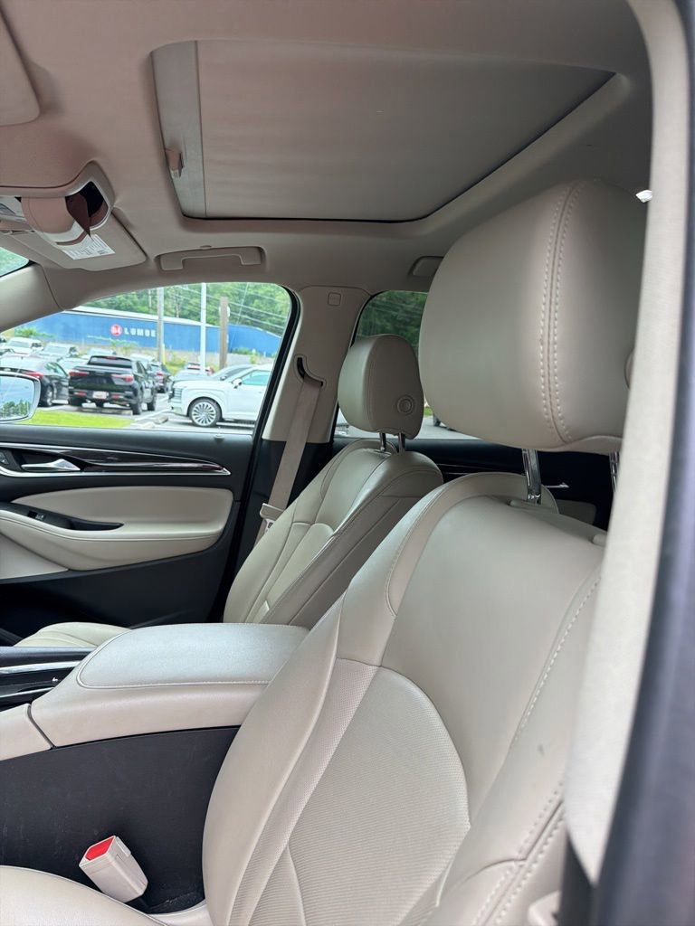 Used 2020 Buick Enclave Essence AWD/4WD image 2
