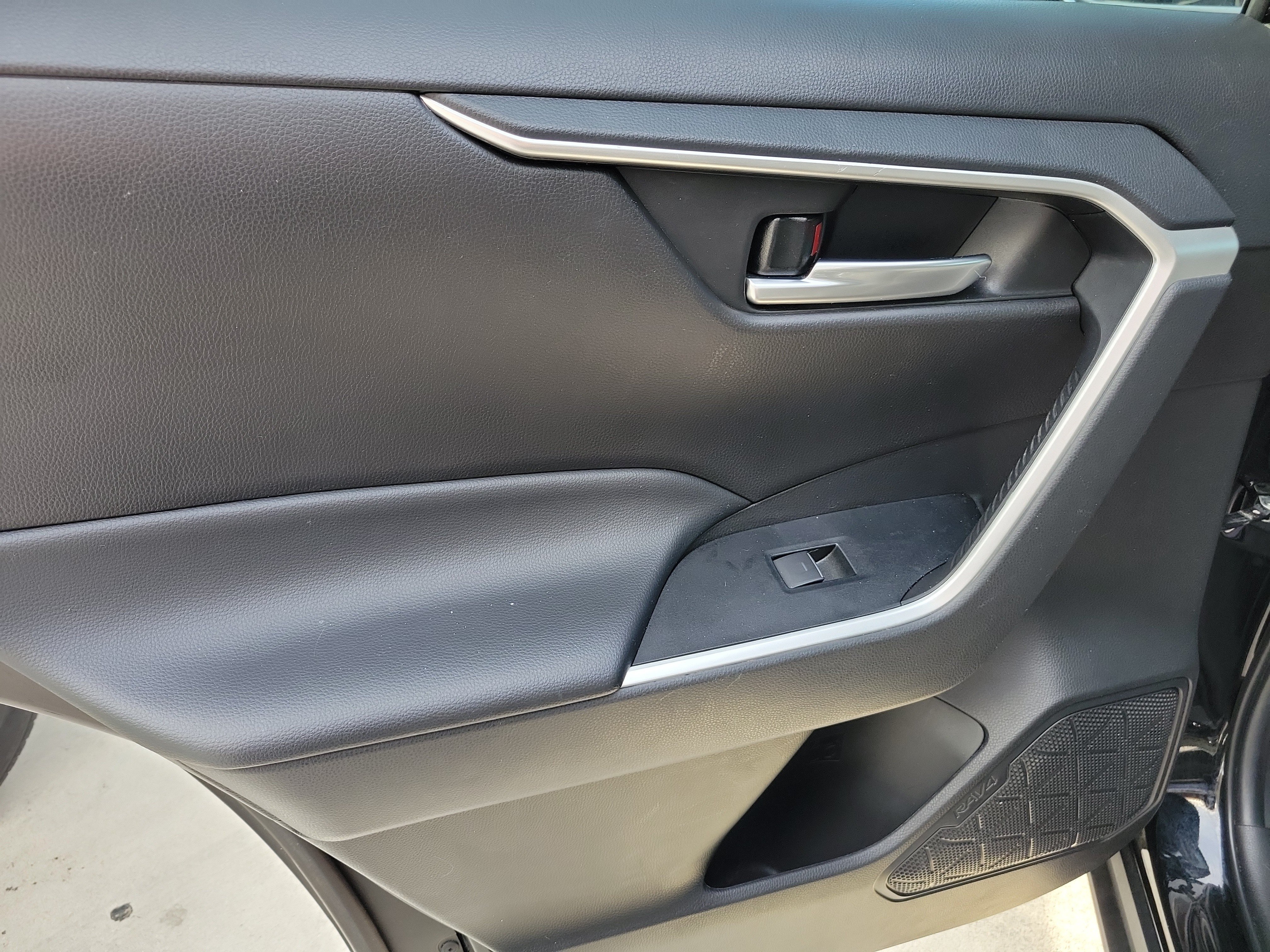 Certified 2023 Toyota RAV4 XLE w/ Convenience Package FWD image 13