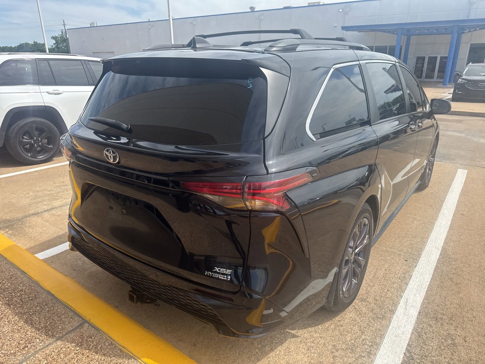Used 2021 Toyota Sienna XSE image 7