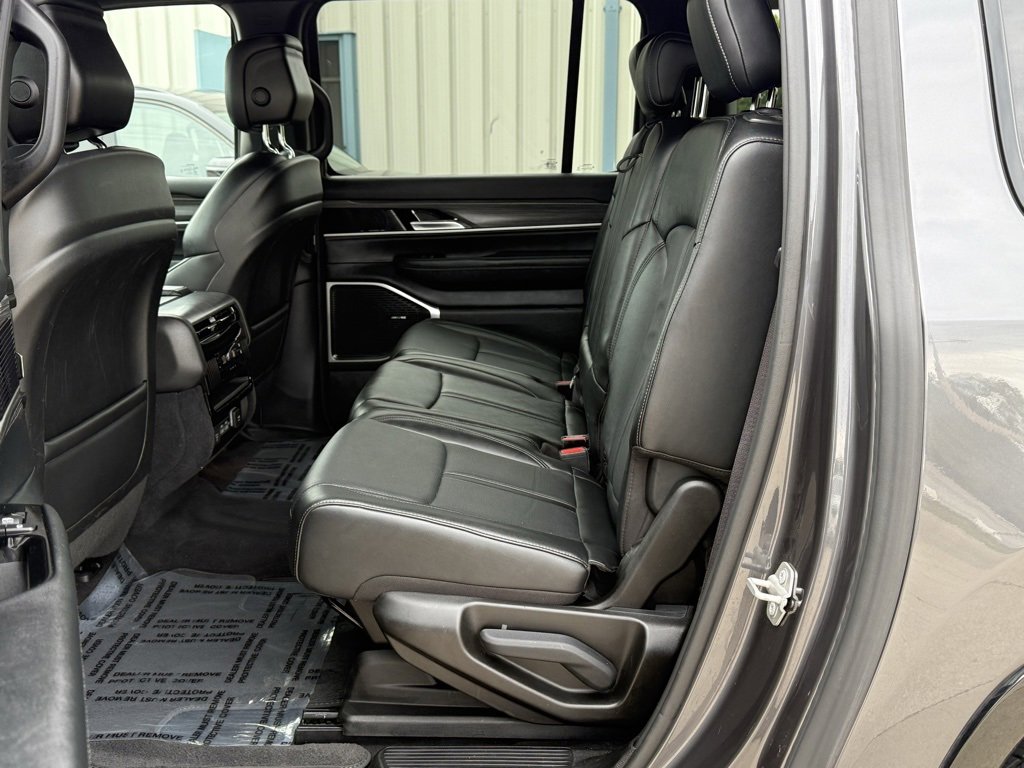 Used 2024 Jeep Wagoneer L Series II w/ Flexible Seating Group image 23