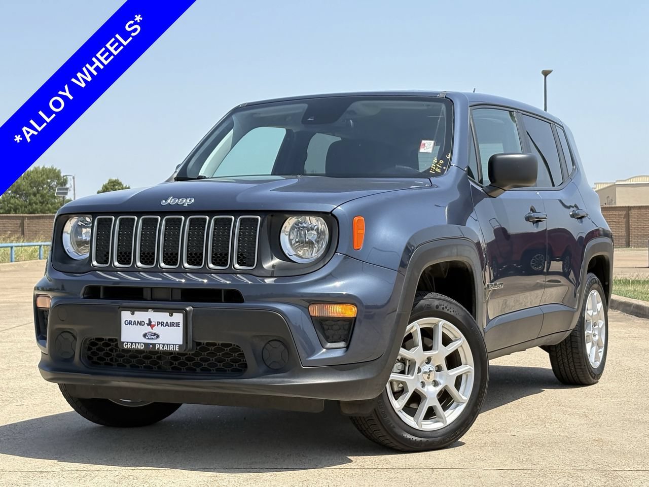 Used 2023 Jeep Renegade Latitude AWD/4WD image 2