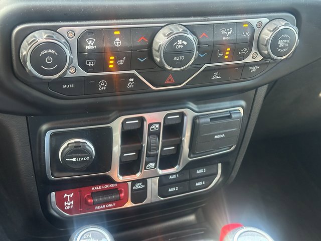 Used 2023 Jeep Gladiator Mojave w/ Cold Weather Group image 26