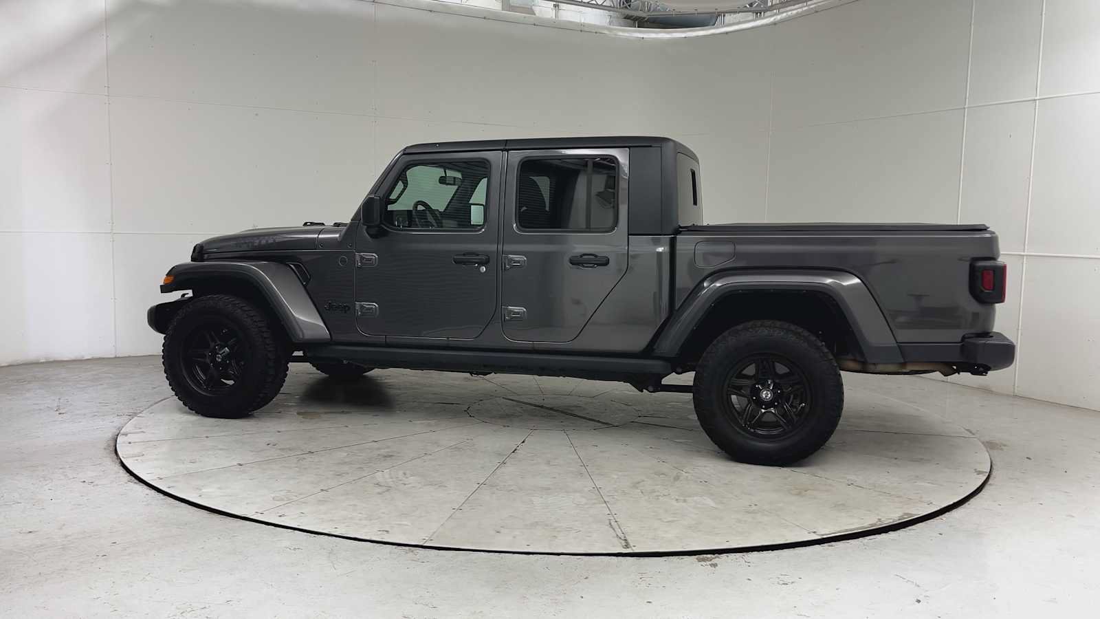 Used 2022 Jeep Gladiator Sport AWD/4WD image 4
