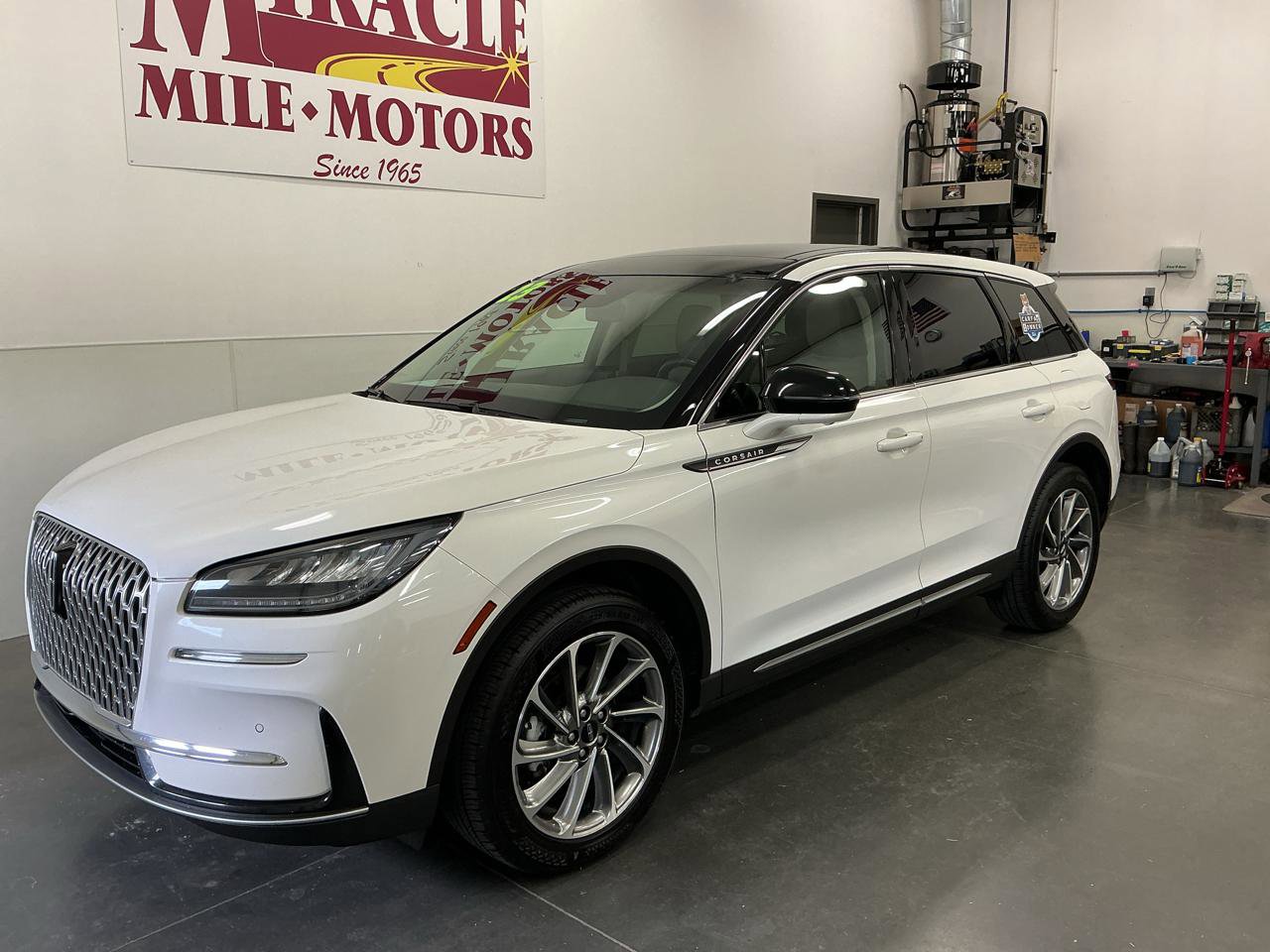Used 2023 Lincoln Corsair AWD w/ Equipment Group 101A image 3