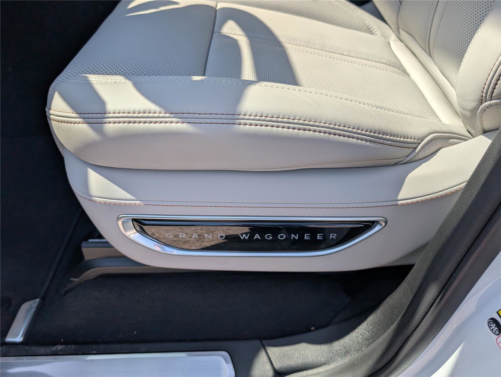 New 2026 Jeep Grand Wagoneer Summit image 18