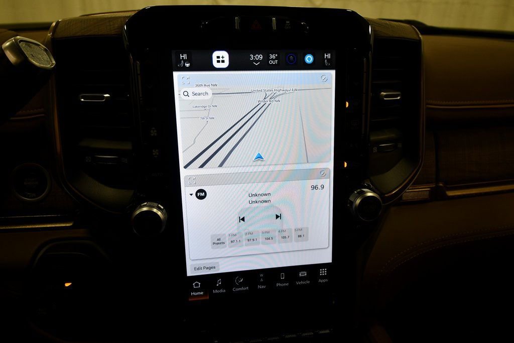 Used 2024 RAM 2500 Limited image 27