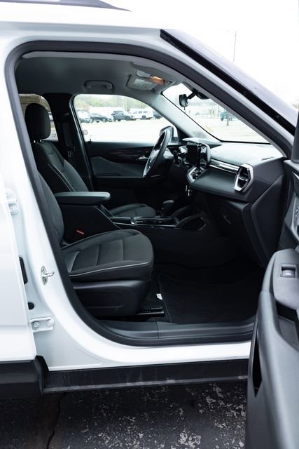 Used 2025 Chevrolet TrailBlazer LT AWD/4WD image 17