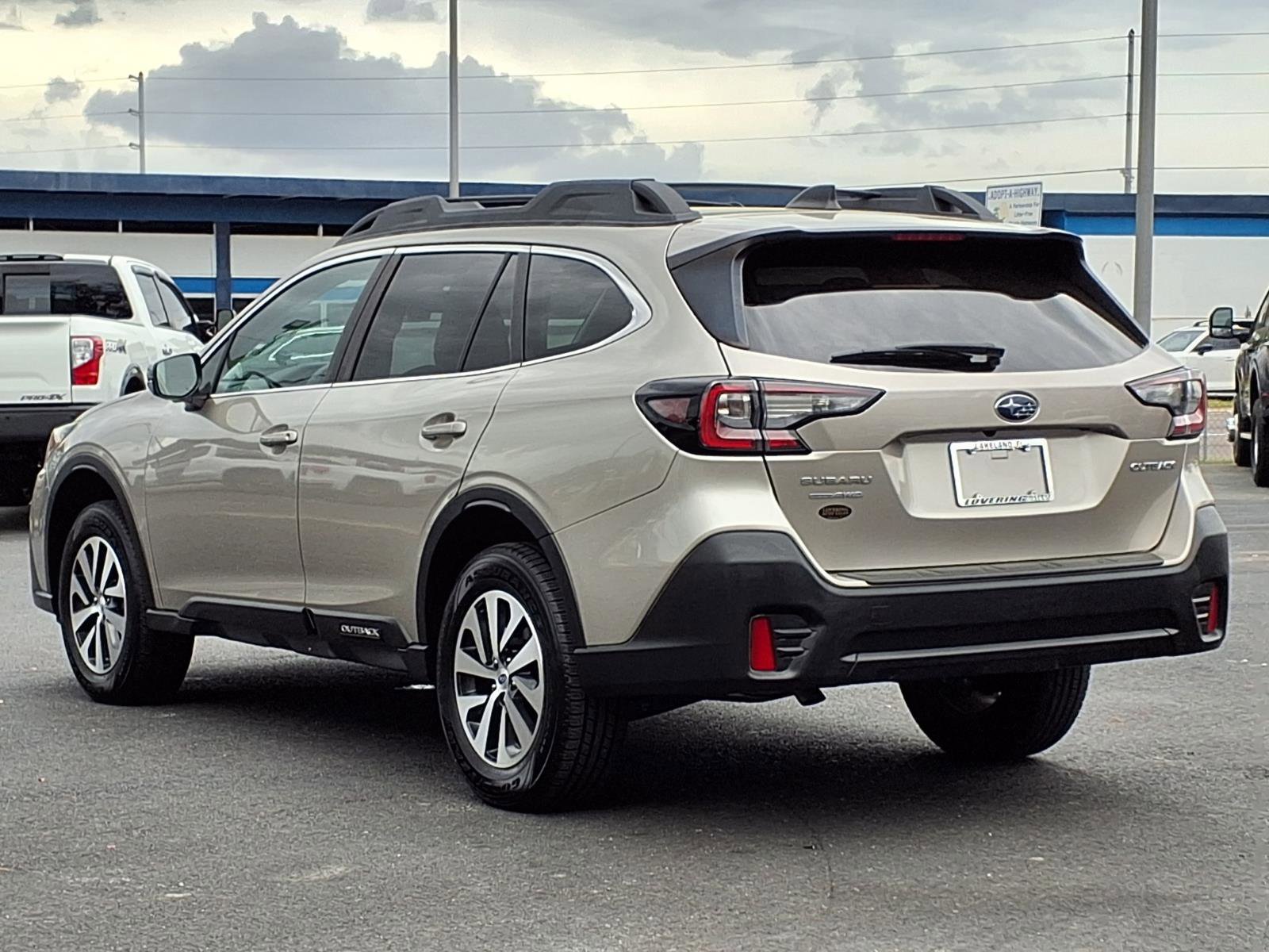 Used 2020 Subaru Outback Premium image 4