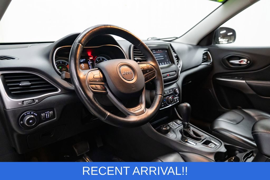 Used 2019 Jeep Cherokee Latitude Plus w/ Cold Weather Group image 23