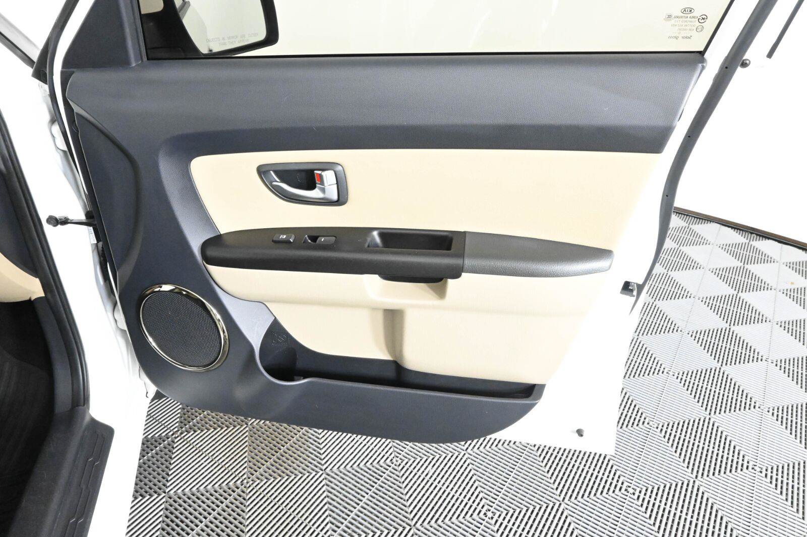 Used 2013 Kia Soul ! w/ Premium Pkg FWD image 11