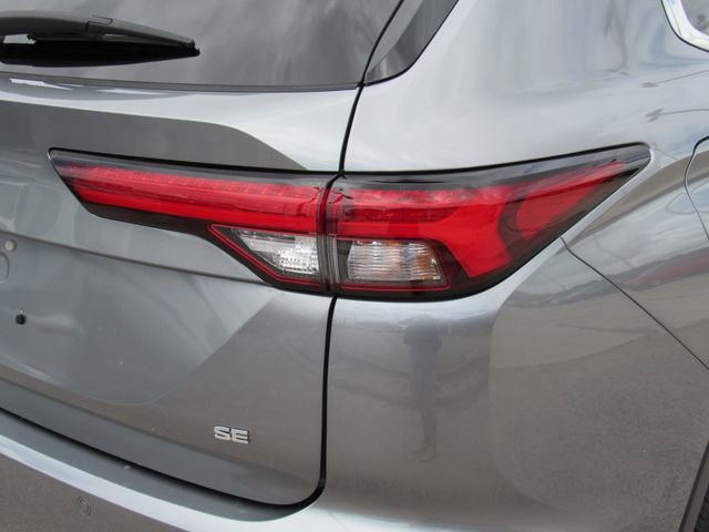 Used 2023 Mitsubishi Outlander SE image 14