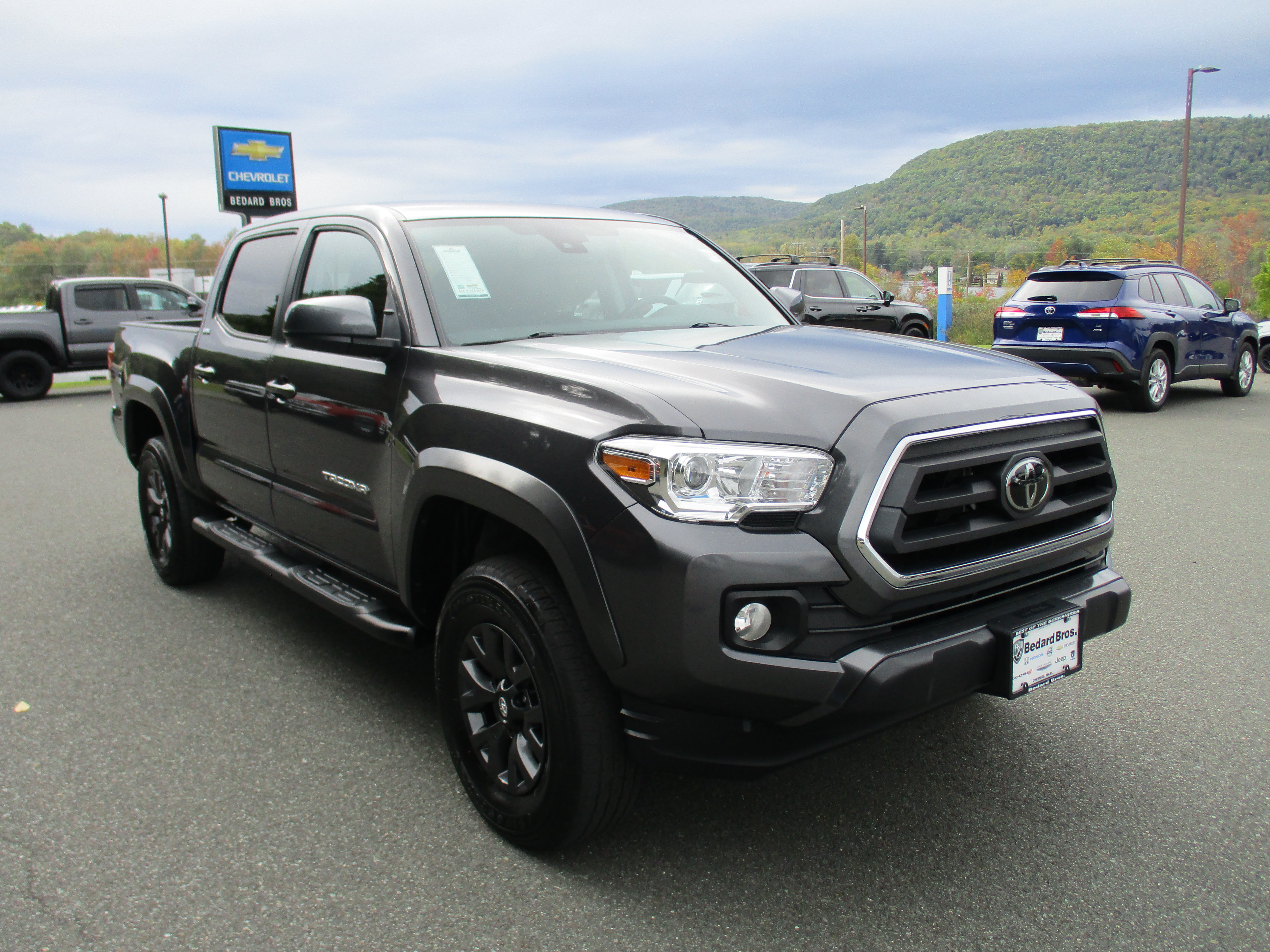 Used 2023 Toyota Tacoma SR5 AWD/4WD image 3