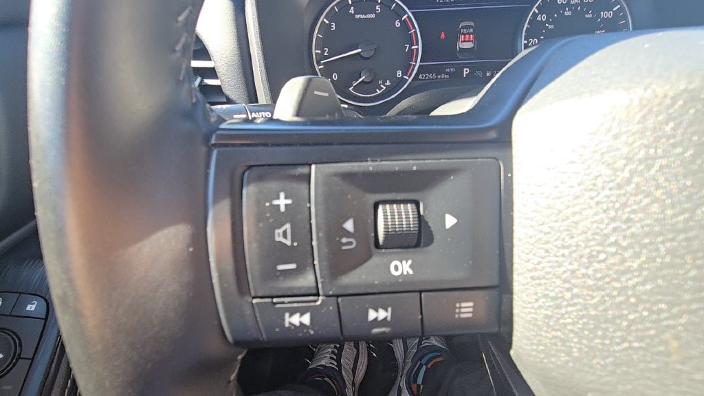 Used 2025 Nissan Rogue SV AWD/4WD image 14