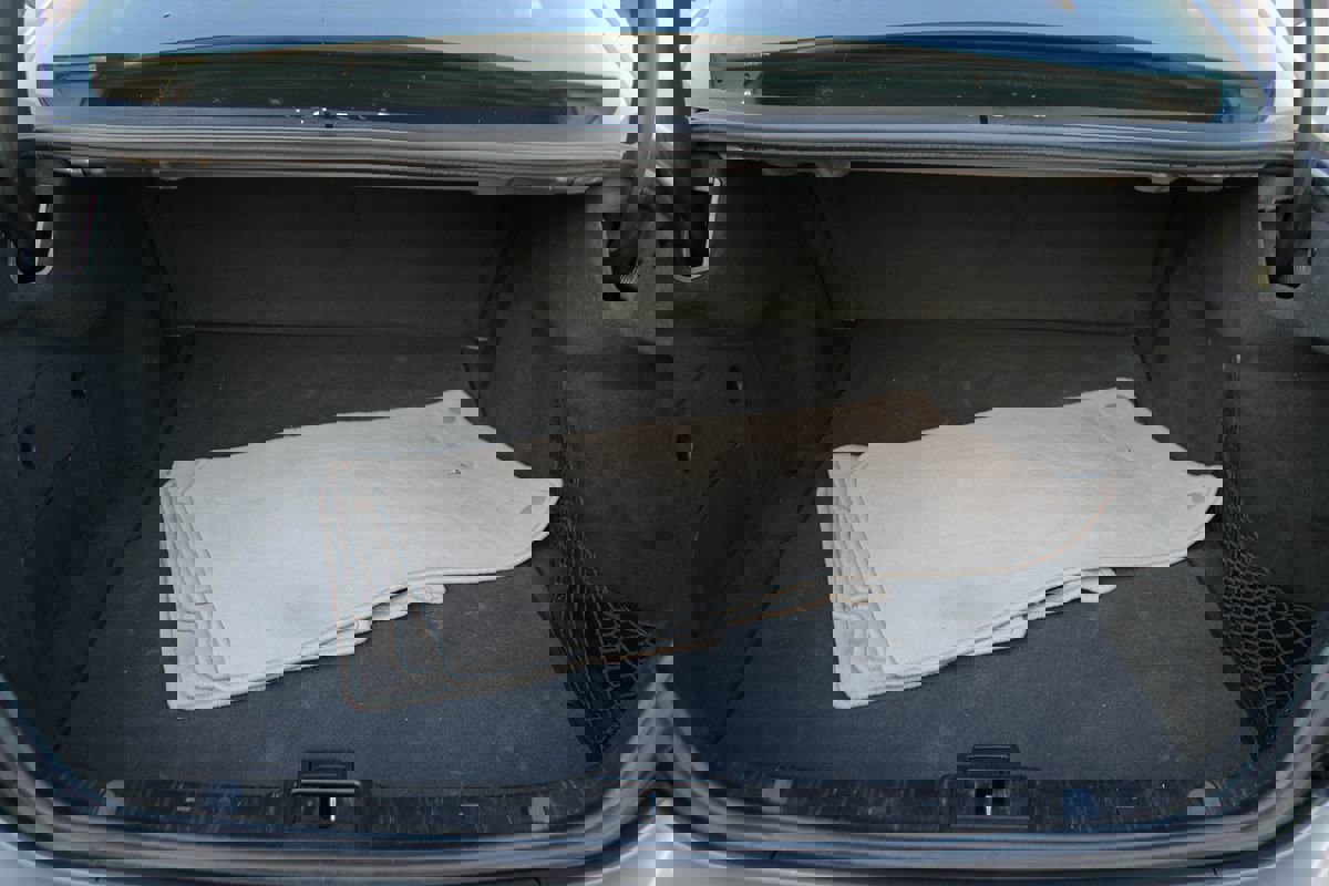 Used 2004 Mercedes-Benz E 320 Sedan image 40