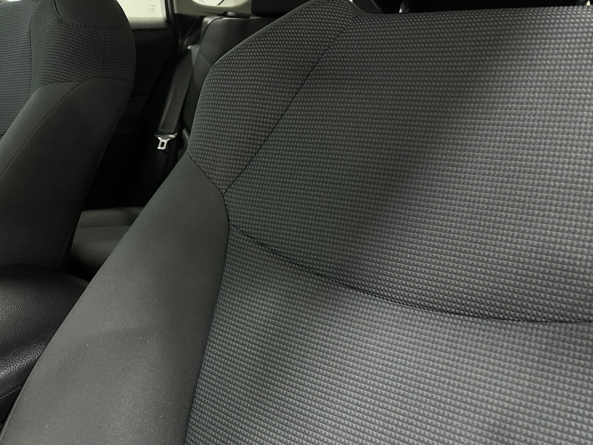 Used 2021 Toyota RAV4 LE w/ Carpet Mat Package (TMS) AWD/4WD image 16
