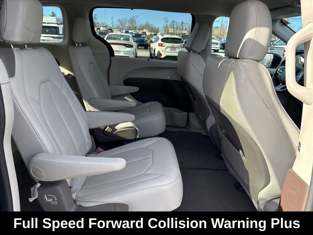 Used 2020 Chrysler Pacifica Touring-L w/ Tire & Wheel Group image 19
