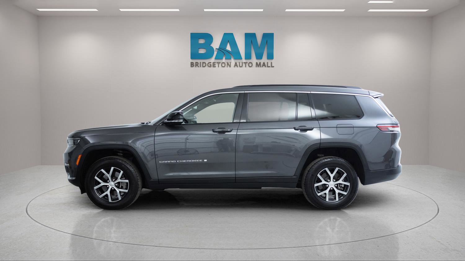 Used 2024 Jeep Grand Cherokee L Limited AWD/4WD image 4