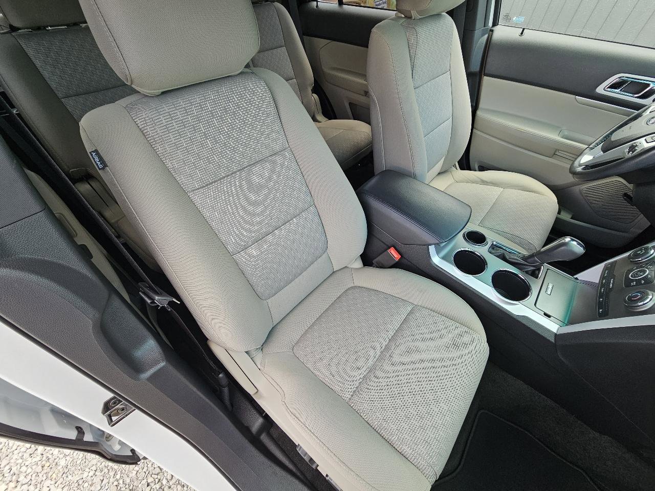 Used 2014 Ford Explorer XLT FWD image 37