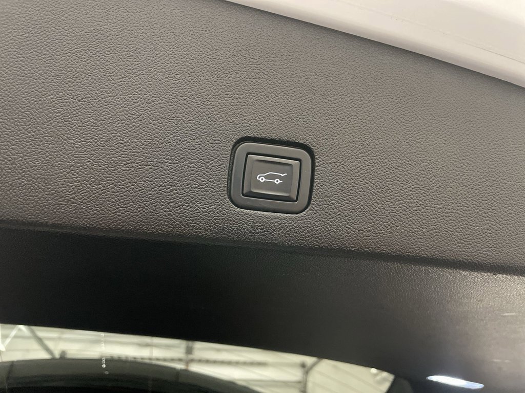 Used 2020 Cadillac XT6 Premium Luxury image 30