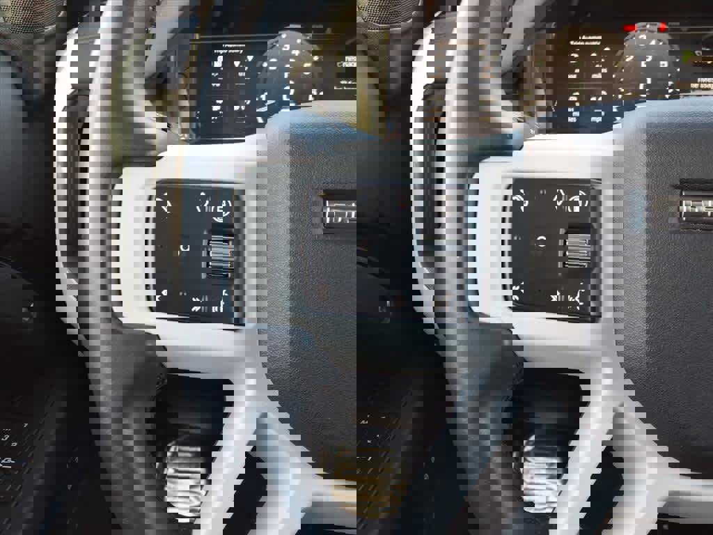 Used 2025 Land Rover Defender 110 S image 23