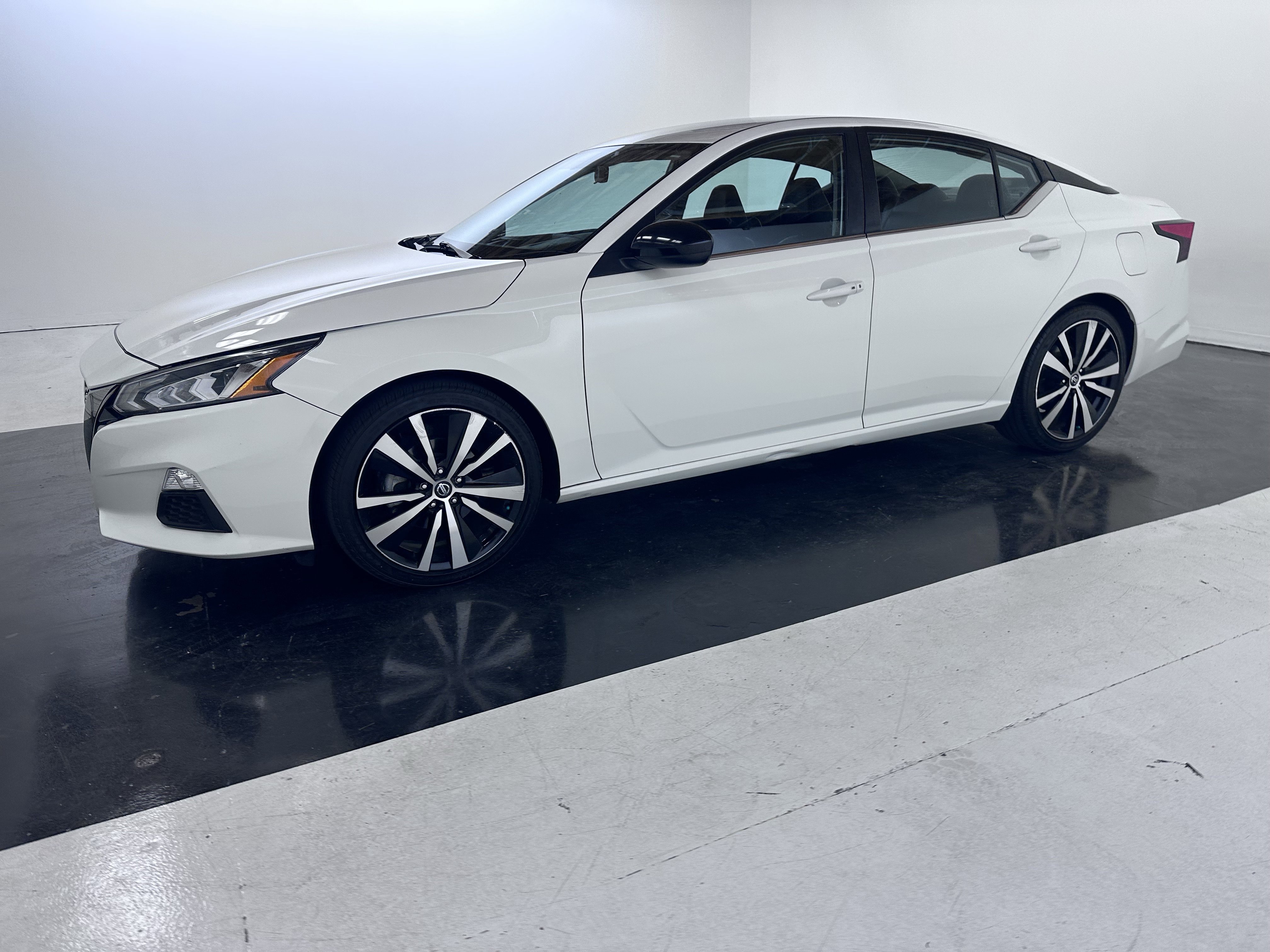 Used 2019 Nissan Altima 2.5 SR FWD image 8