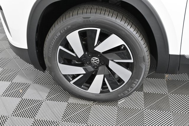 New 2026 Volkswagen Atlas Cross Sport SEL image 29