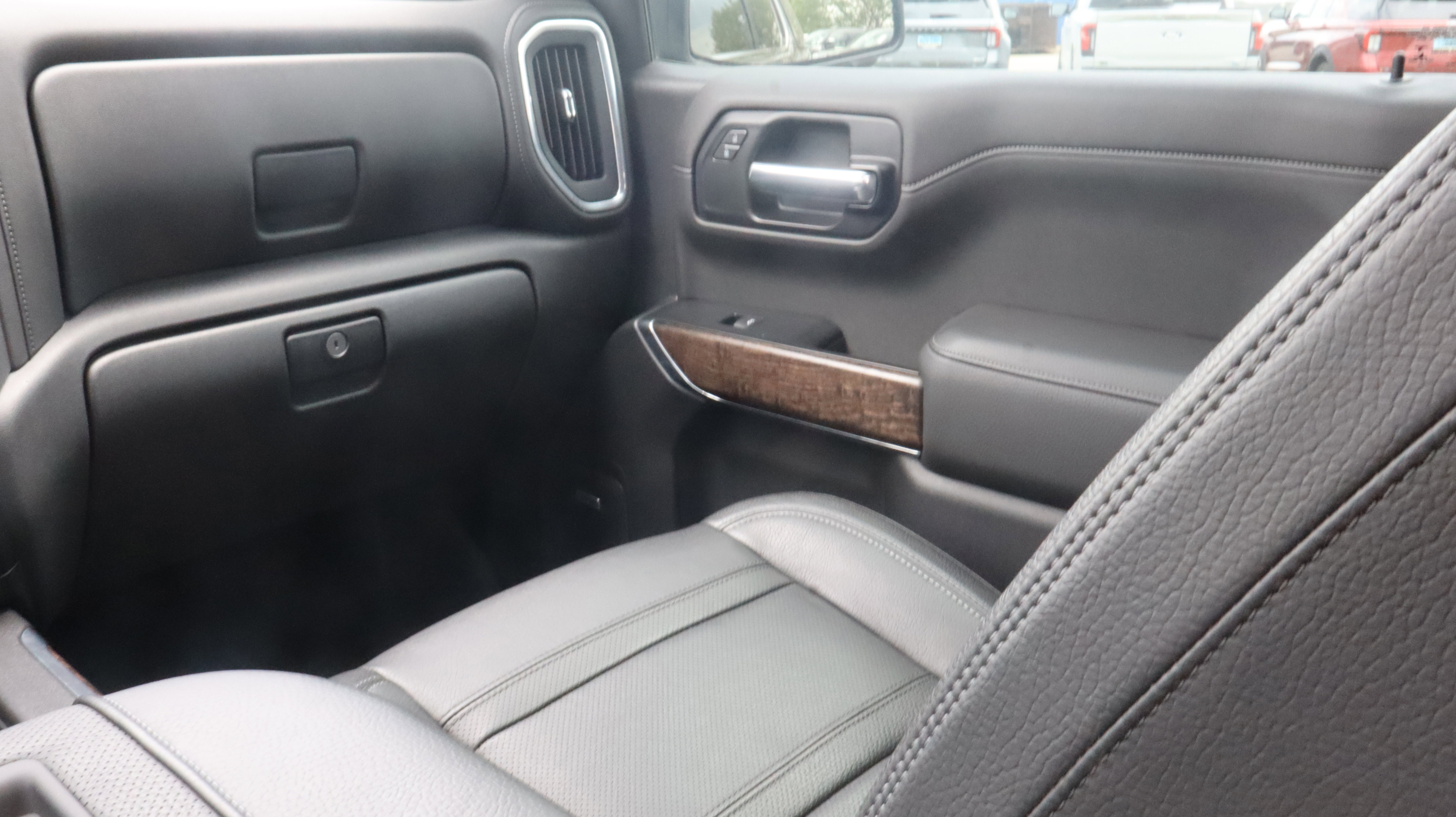 Certified 2020 GMC Sierra 1500 Denali w/ Denali Ultimate Package AWD/4WD image 11