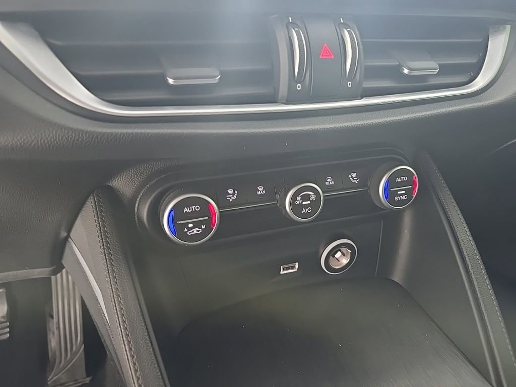 Used 2020 Alfa Romeo Stelvio w/ Nero Edizione RWD image 23