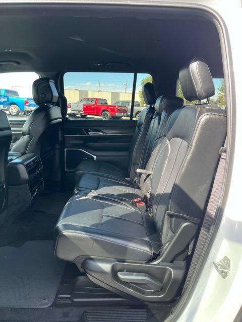 Used 2024 Jeep Wagoneer L Series II w/ Flexible Seating Group AWD/4WD image 27