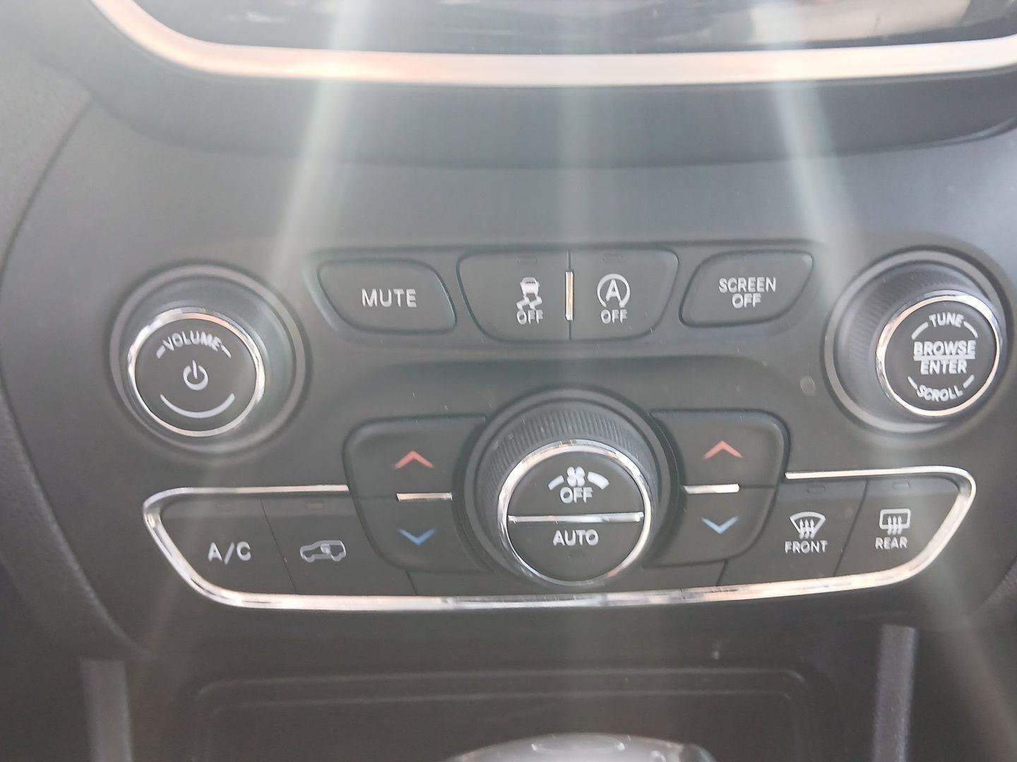 Used 2019 Jeep Cherokee High Altitude image 16