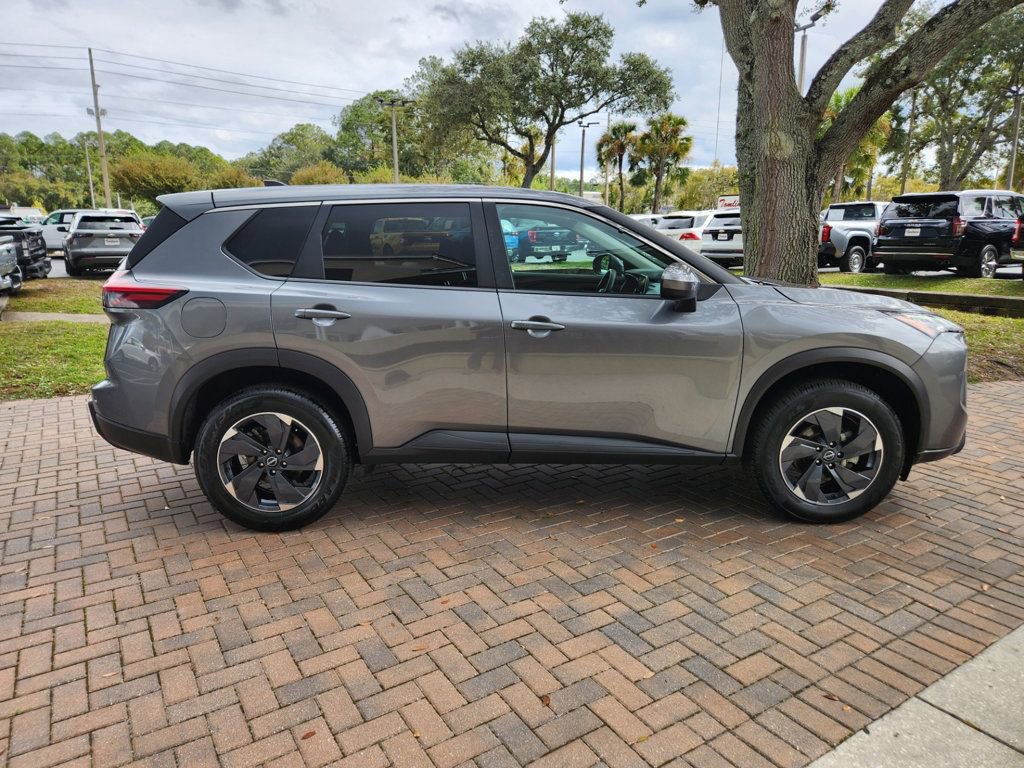 Used 2024 Nissan Rogue SV image 5