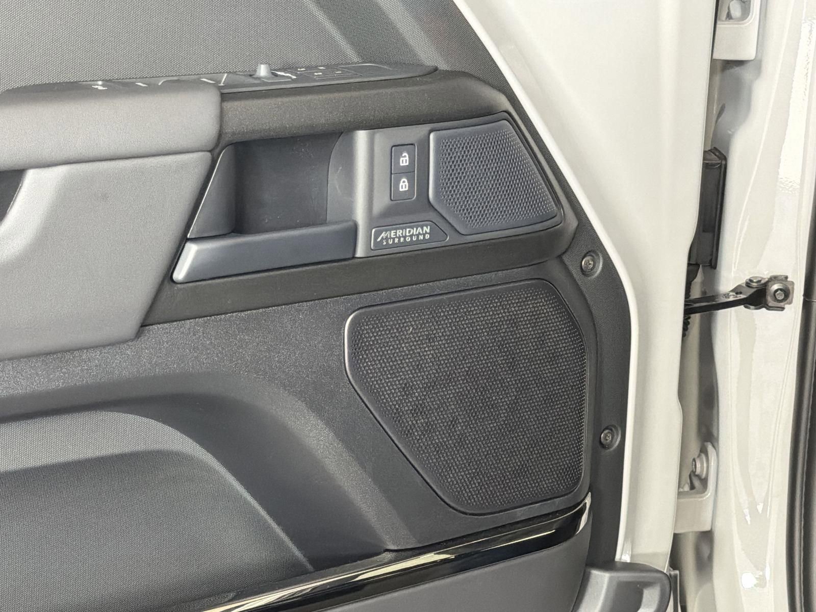 New 2026 Land Rover Defender 110 OCTA image 21