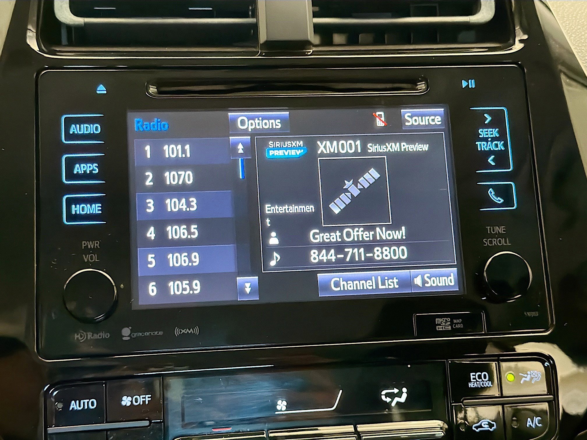 Used 2017 Toyota Prius Three w/ Carpet Mat Package FWD image 9