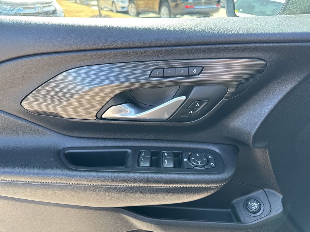 Used 2024 GMC Terrain SLT image 11