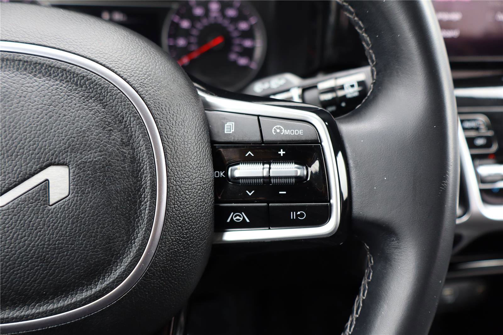 Certified 2022 Kia Sorento S w/ Panoramic Sunroof Package image 14