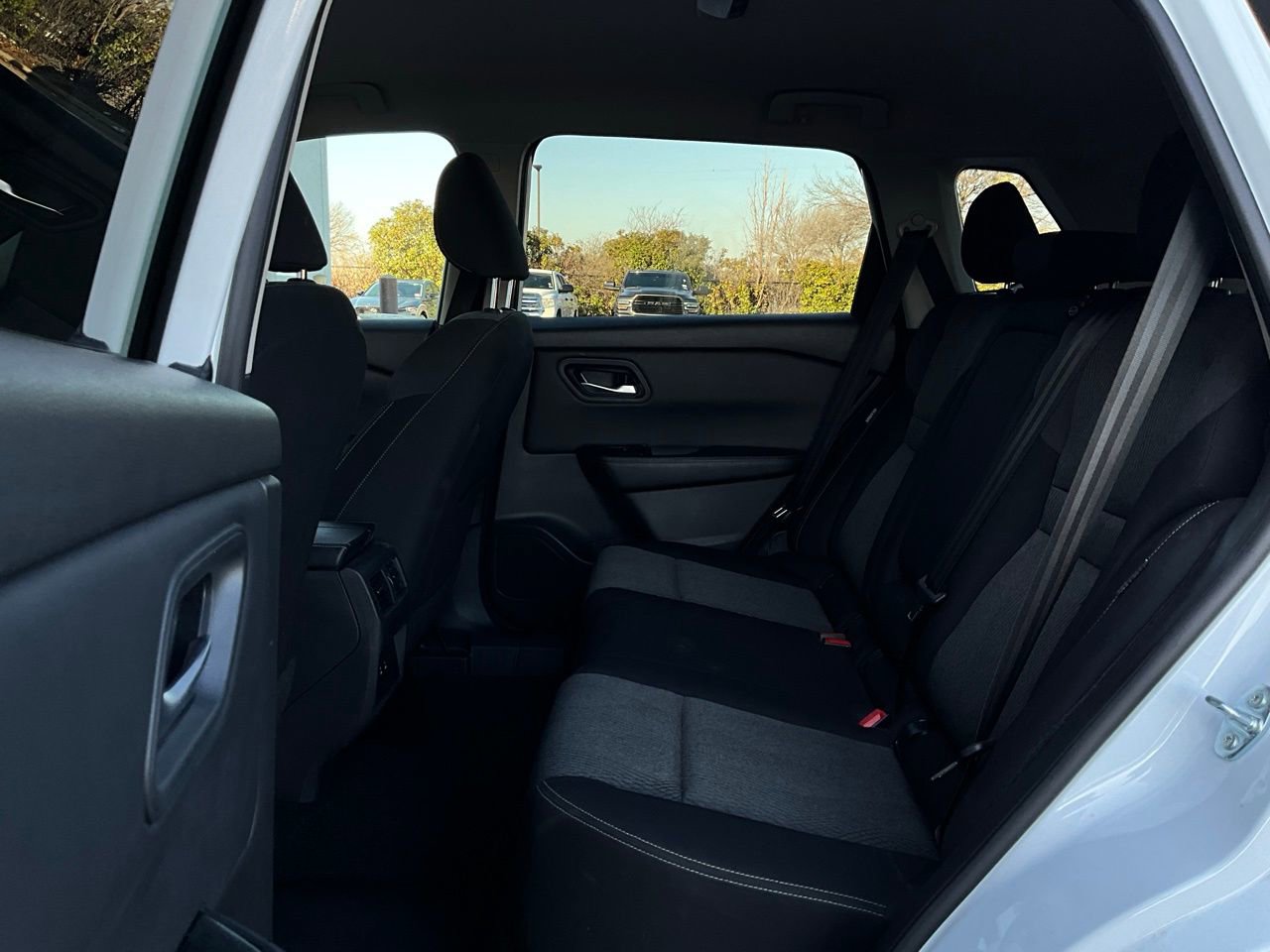 Used 2025 Nissan Rogue SV image 12