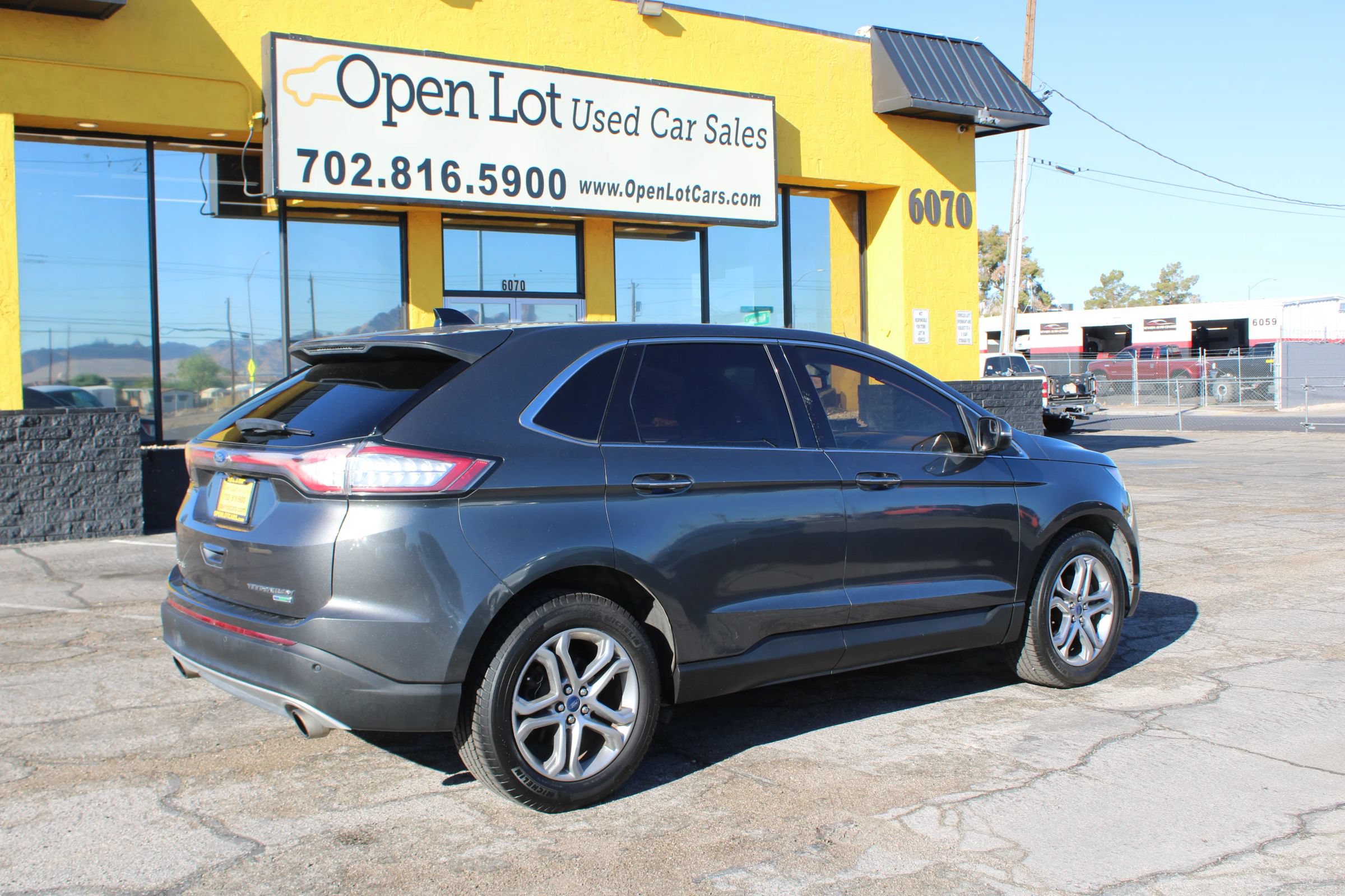 Used 2018 Ford Edge Titanium w/ Equipment Group 301A FWD image 5